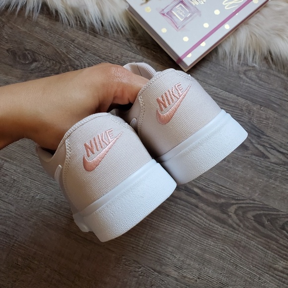 NEW Nike Casual Tennis - Picture 7 of 7